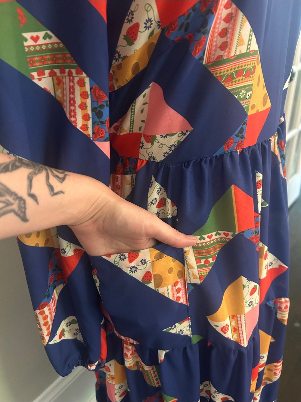 Lisa Says Gay quilt pattern long sleeve dress - Picture 2 of 5